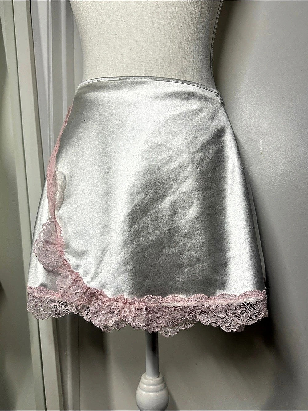 Forever 21 Satin Lace Trim Mini Skirt Size Small